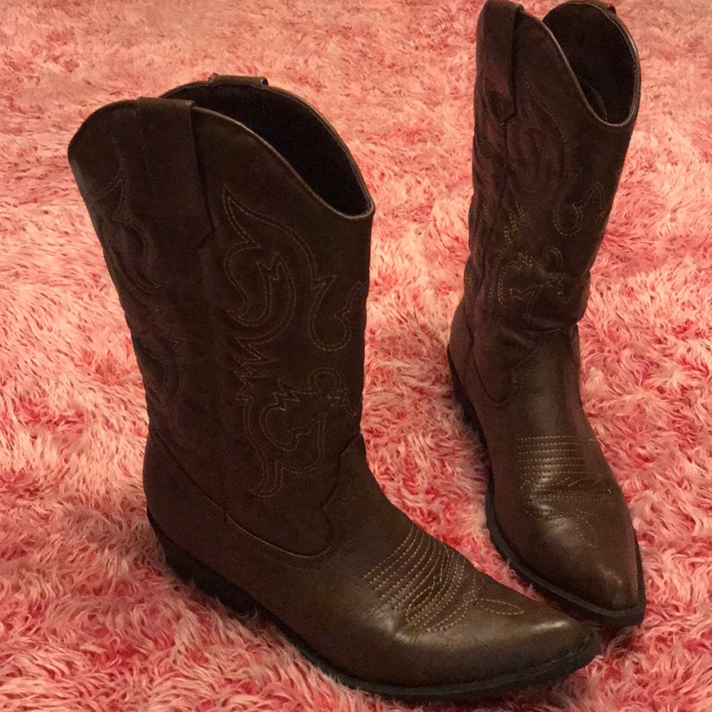 Madden Girl Sanguine Brown Pari boot size 8